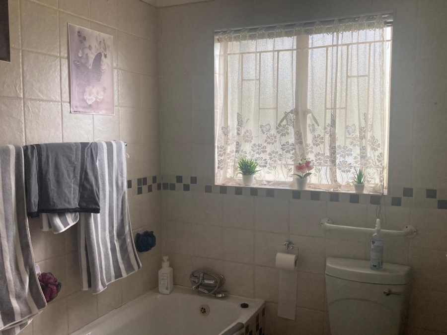 3 Bedroom Property for Sale in Geelhoutpark North West